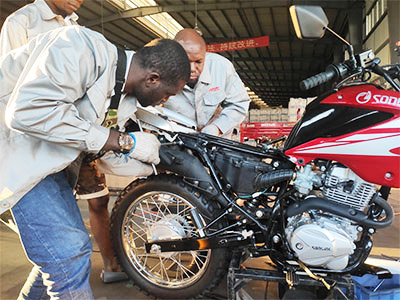 Assemblage de moto tout-terrain 2.